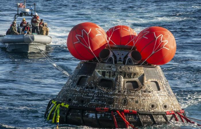  عودة فريق "أرتيميس 2" إلى الأرض بعد مهمة ناجحة حول القمر