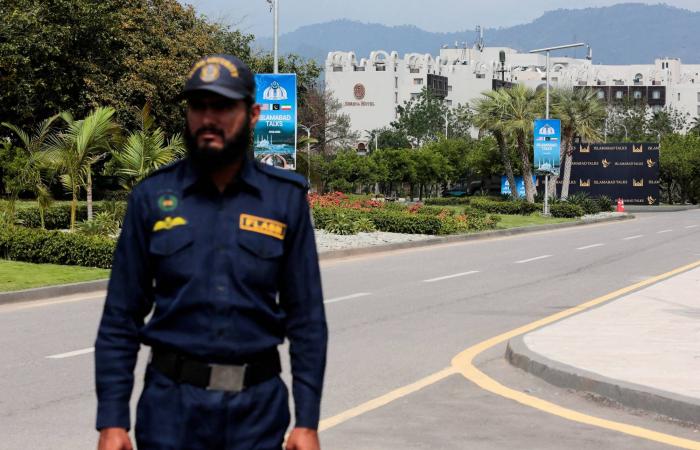 إغلاق
      «المنطقة
      الحمراء»
      في
      إسلام
      آباد
      لتأمين
      محادثات
      أميركية
      -
      إيرانية
      (صور)