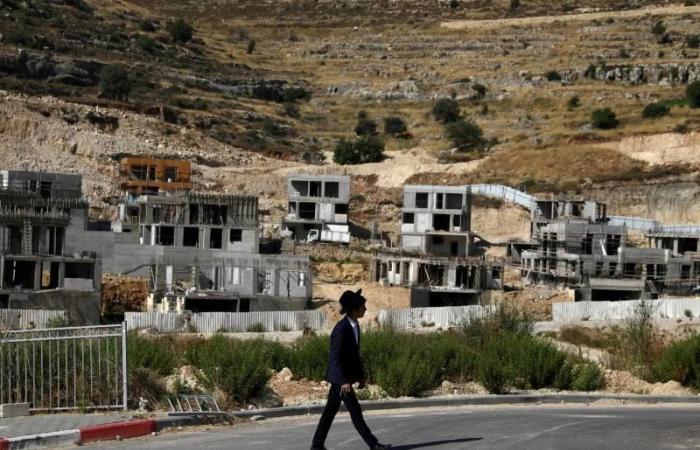 «الخارجية»
      الأميركية:
      ترمب
      ضد
      «ضم
      الضفة»