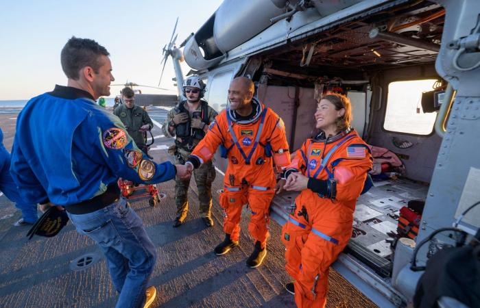 بعد رحلة تاريخية حول القمر.. هبوط طاقم "أرتميس 2" في البحر قبالة سواحل كاليفورنيا