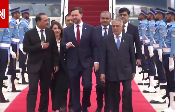 متابعة: برئاسة فانس وويتكوف وكوشنر.. شاهد لحظة وصول الوفد الأمريكي المفاوض إلى باكستان