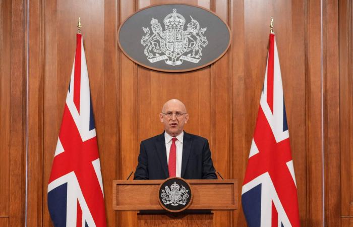 أوكرانيا:
      روسيا
      ارتكبت
      469
      انتهاكاً
      لهدنة
      عيد
      القيامة