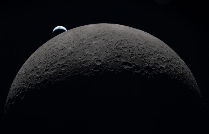 بعد رحلة تاريخية حول القمر.. هبوط طاقم "أرتميس 2" في البحر قبالة سواحل كاليفورنيا