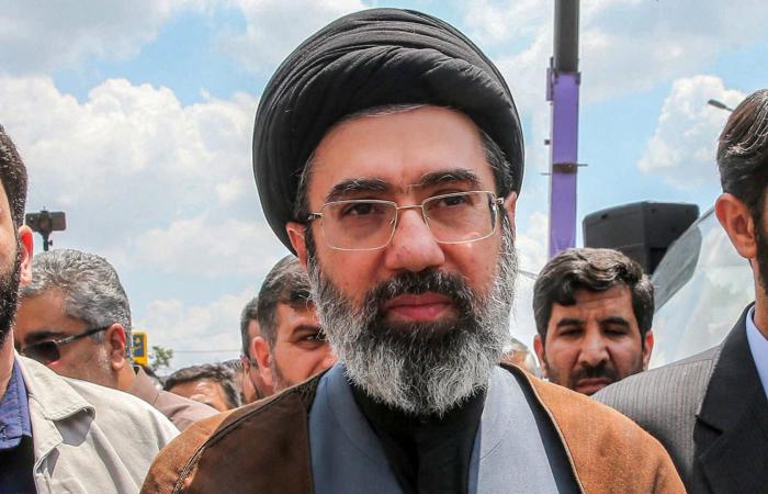 إيران.. مجتبى خامنئي يؤكد عزم الشعب الانتقام لقائده و"شهداء" الحربين الثانية والثالثة