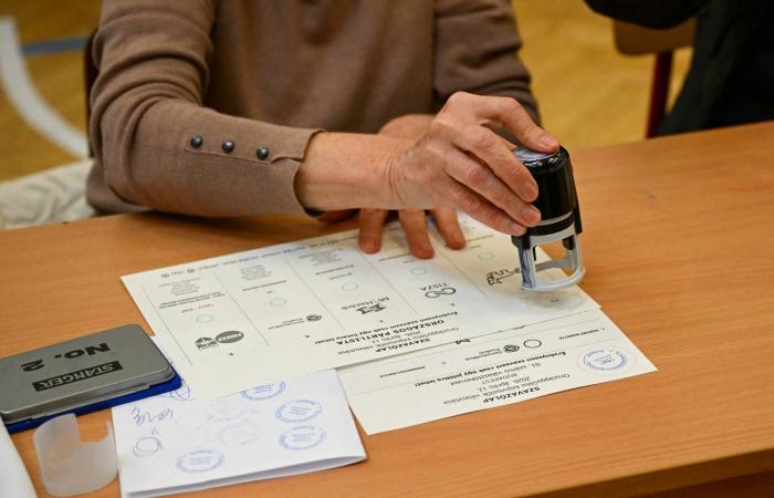 انتخابات
      في
      المجر
      قد
      تطيح
      بأوربان
      أو
      تمنحه
      ولاية
      خامسة