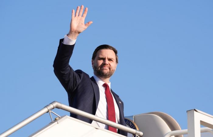 إعلام إيراني يبين سبب عدم التوصل لاتفاق مع أمريكا في باكستان