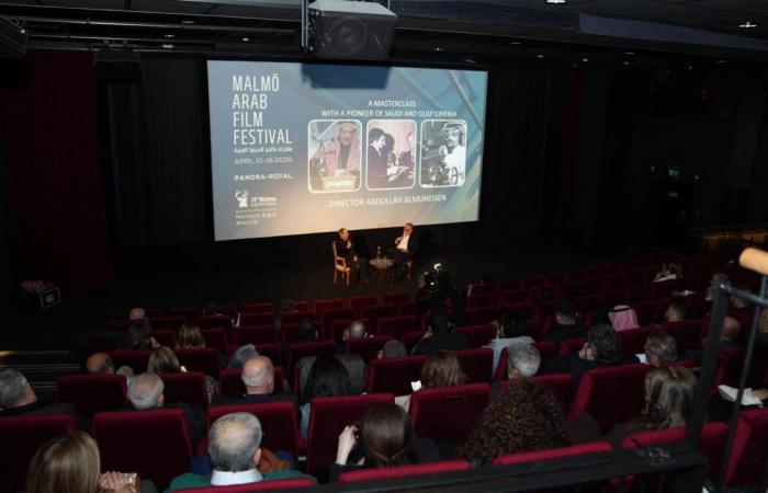 عبد
      الله
      المحيسن:
      والدي
      اعترف
      بي
      فنياً
      بعد
      «اغتيال
      مدينة»