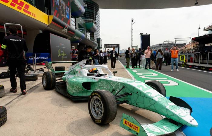 «دورة
      لينز»:
      أندريفا
      تنتفض
      وتهزم
      بوتابوفا
      في
      النهائي