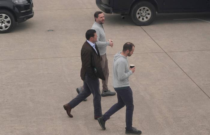 تصاعد
      الجدل
      بشأن
      الانتخابات
      المبكرة
      في
      تركيا