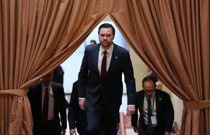 ترمب
      يرد
      على
      فشل
      المفاوضات
      بـ«حصار
      بحري»