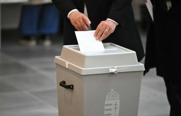 روسيا
      وأوكرانيا
      تتبادلان
      اتهامات
      انتهاك
      «هدنة
      الفصح»