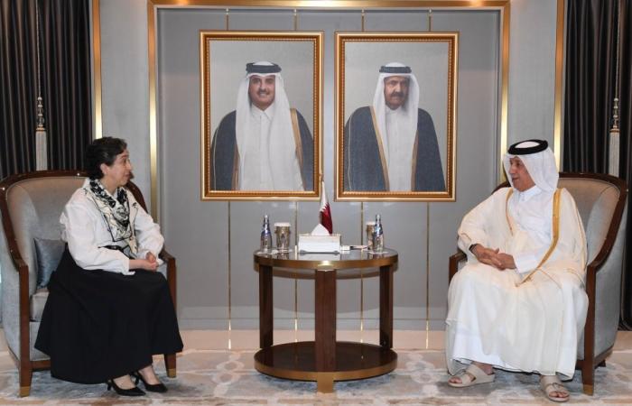 وزير الدولة للشؤون الخارجية يتسلم نسخة من أوراق اعتماد سفيرة البرتغال