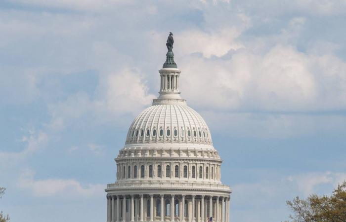 انشقاقات
      جمهورية
      تضغط
      على
      ترمب
      في
      «حرب
      إيران»