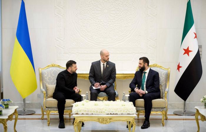 إعلام
      عبري:
      لماذا
      على
      إسرائيل
      إعادة
      النظر
      في
      نهجها
      تجاه
      سوريا
      بعد
      حرب
      إيران؟