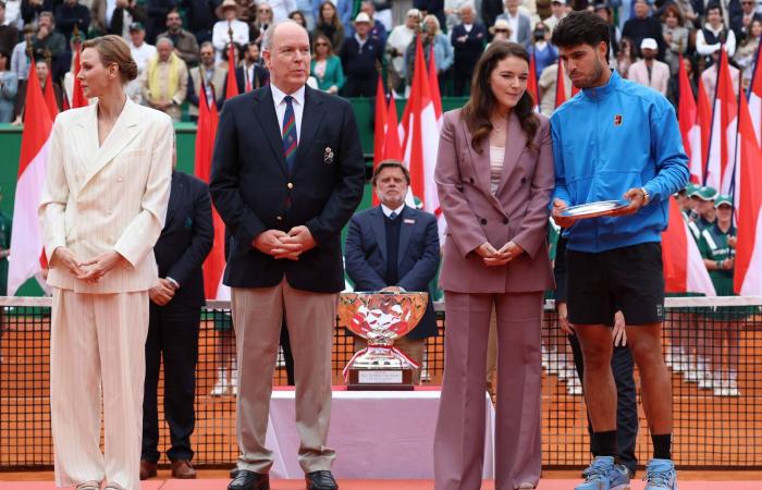 سينر
      بطل
      «مونت
      كارلو»
      يحذر
      منافسيه
      قبل
      موسم
      الملاعب
      الرملية