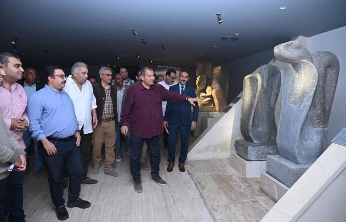 عرض
      خبيئة
      معبد
      الأقصر
      كاملة
      للمرة
      الأولى