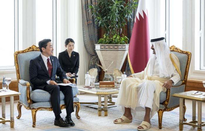 سمو الأمير يتسلم رسالة خطية من رئيس جمهورية كوريا