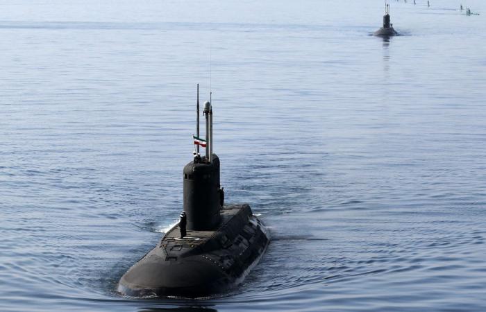 مستشار عسكري إيراني يُعلق على خطط ترامب لفرض حصار بحري على بلاده