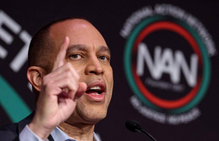 انشقاقات
      جمهورية
      تضغط
      على
      ترمب
      في
      «حرب
      إيران»