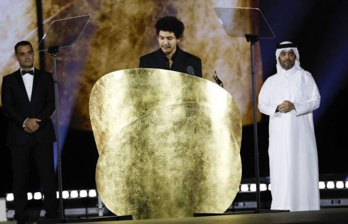 سوق
      الجمال
      في
      الشرق
      الأوسط...
      تبتسم
      في
      وجه
      التحديات
      الاقتصادية
      والسياسية