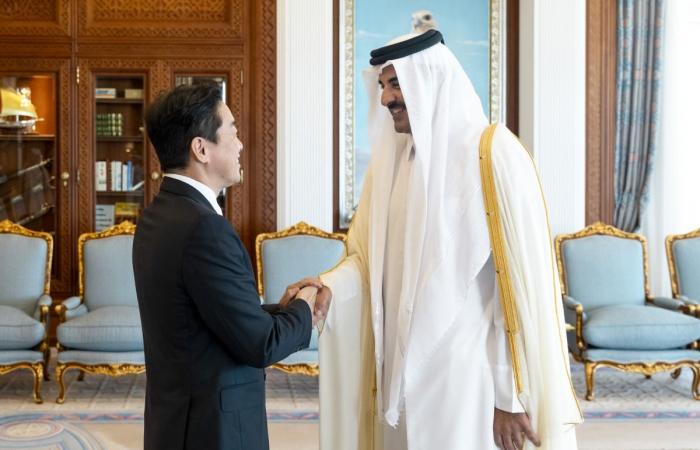 سمو الأمير يتسلم رسالة خطية من رئيس جمهورية كوريا