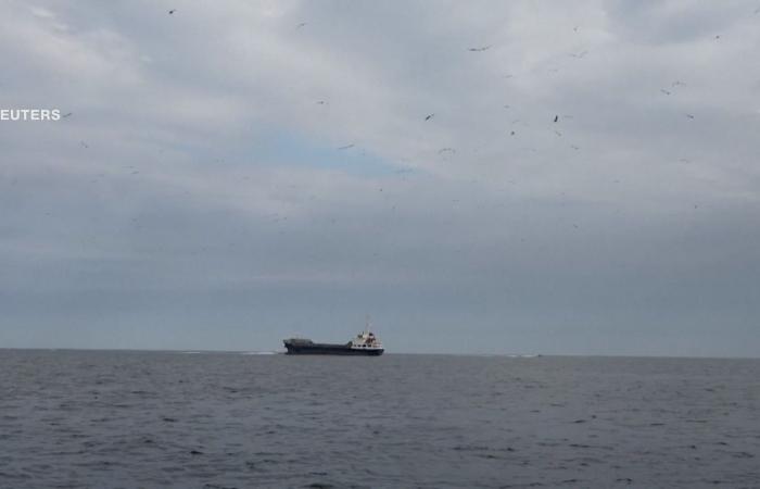 لماذا يحاول ترامب فرض حصار على مضيق هرمز بعدما طالب إيران بفتحه؟