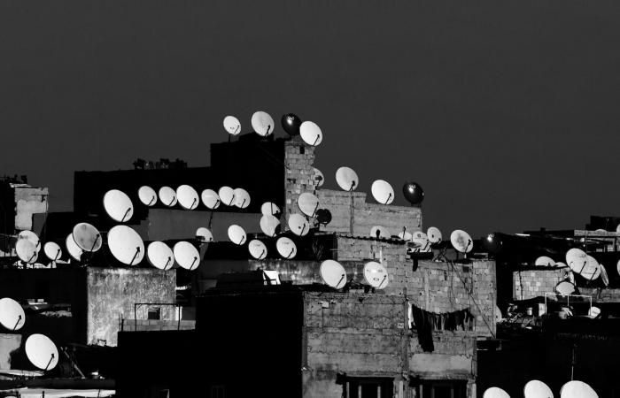 بالصور..هكذا تحولت أقمار صناعية في المغرب إلى تيجان على الرؤوس