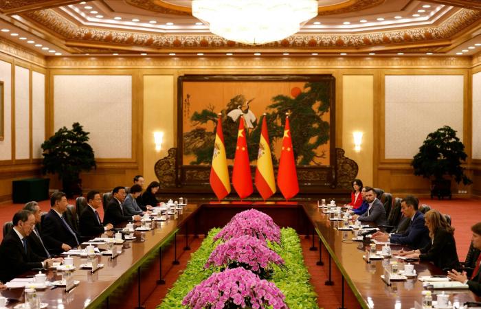 رئيس
      الوزراء
      الكندي
      يضمن
      الأغلبية
      لحكومته
      بعد
      انتخابات
      تكميلية