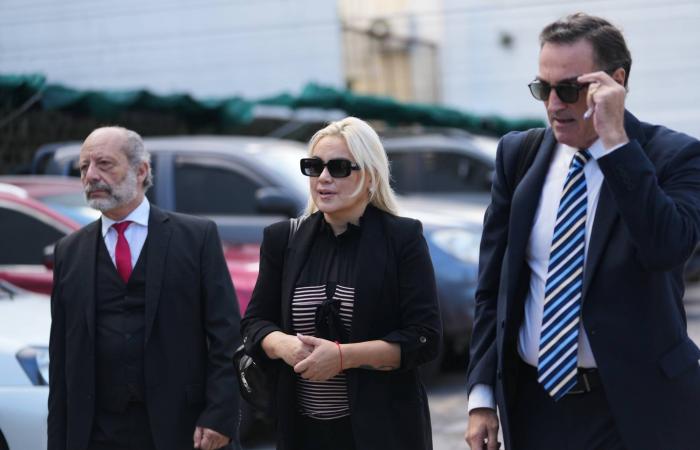 بدء
      محاكمة
      جديدة
      بشأن
      وفاة
      مارادونا
      في
      الأرجنتين