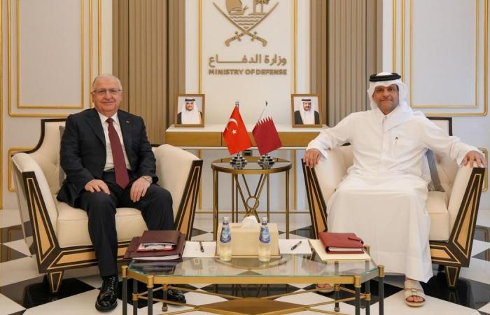 نائب رئيس مجلس الوزراء ووزير الدولة لشؤون الدفاع يلتقي وزير الدفاع الوطني التركي 