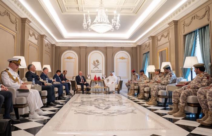 نائب رئيس مجلس الوزراء ووزير الدولة لشؤون الدفاع يلتقي وزير الدفاع الوطني التركي 