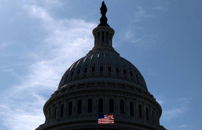 فيديو
      لشرطيَين
      أميركيَين
      يضربان
      رجلا
      أسود
      في
      بروكلين
      يثير
      غضباً
      واسعاً