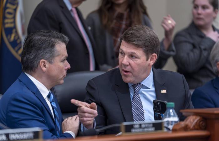 فيديو
      لشرطيَين
      أميركيَين
      يضربان
      رجلا
      أسود
      في
      بروكلين
      يثير
      غضباً
      واسعاً