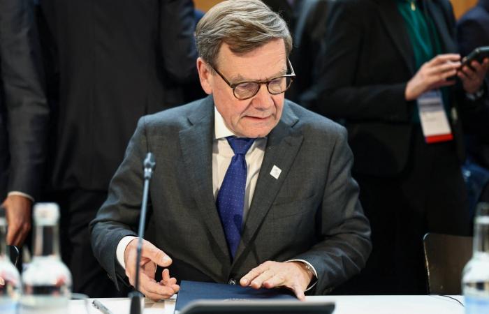 مستشار
      ترمب
      يتحدّث
      عن
      دور
      أكبر
      لليبيا
      في
      مكافحة
      الإرهاب