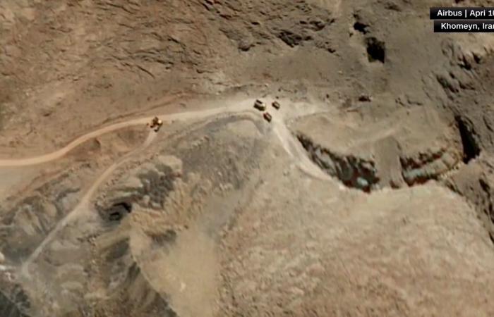 بجرافات.. صور أقمار صناعية تُظهر بحث إيران عن منصات إطلاق صواريخ مدفونة تحت الأرض