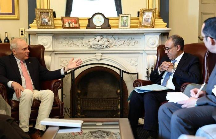 مصر:
      صعود
      الدولار
      يرفع
      الأسعار
      لكن
      انخفاضه
      لا
      يعني
      هبوطها