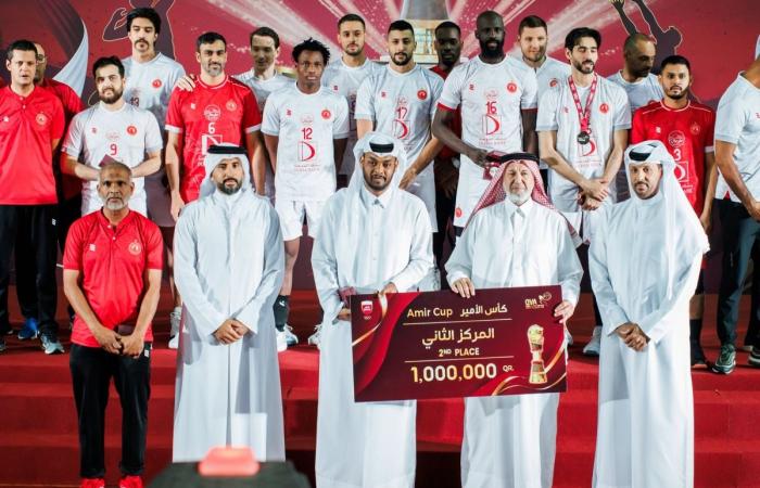النائب الأول لرئيس اللجنة الأولمبية القطرية يشيد بالمستوى الفني لنهائي بطولة كأس الأمير للكرة الطائرة