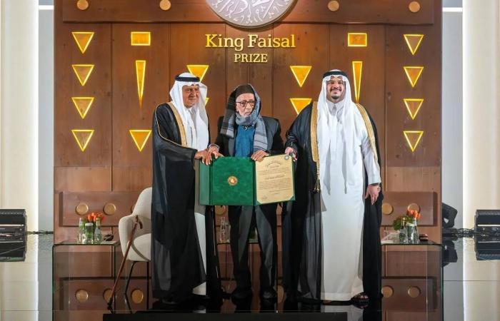 سلطان
      عُمان
      وأمير
      قطر
      يبحثان
      تطورات
      الأوضاع
      وجهود
      احتواء
      التصعيد