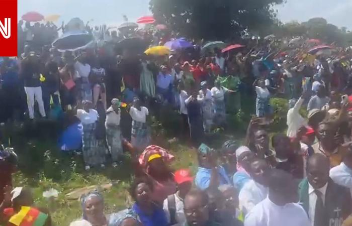 متابعة: فيديو يظهر حشودًا غفيرة تستقبل بابا الفاتيكان في الكاميرون