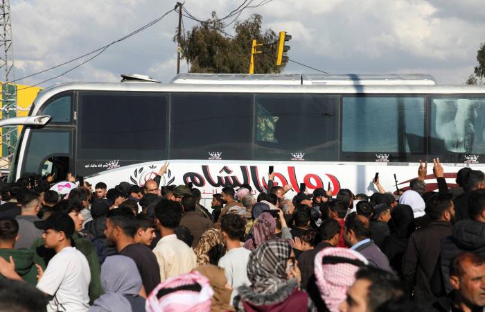 الرئيس
      السوري
      يبحث
      مع
      عبدي
      وأحمد
      استكمال
      عملية
      الدمج
      وإعلان
      حل
      «قسد»