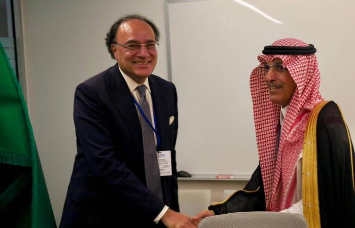 السعودية
      ترحب
      بإعلان
      وقف
      النار
      في
      لبنان