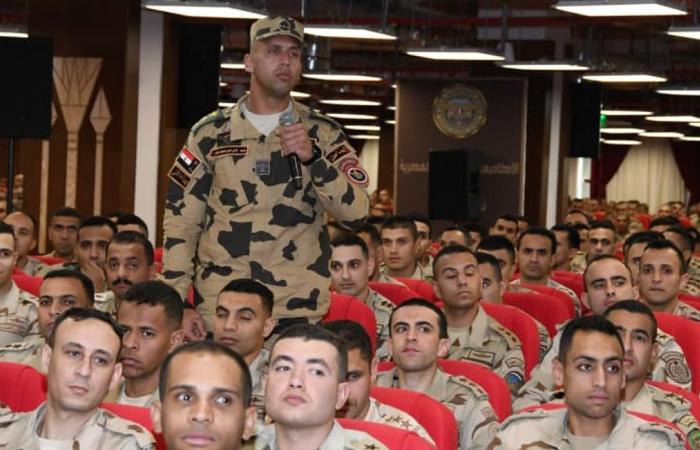 الجيش
      المصري
      يوصي
      عناصره
      بالحذر
      في
      التعامل
      مع
      وسائل
      التواصل