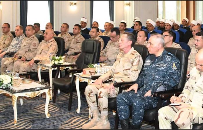 الجيش
      المصري
      يوصي
      عناصره
      بالحذر
      في
      التعامل
      مع
      وسائل
      التواصل