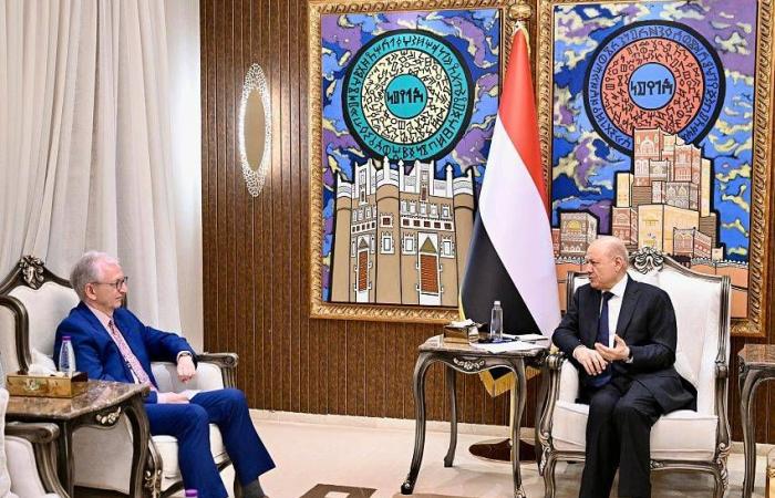 العليمي
      يدعو
      إلى
      إنهاء
      التهديد
      الحوثي
      وليس
      احتواءه