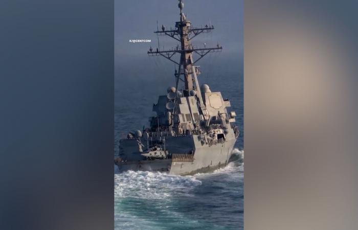 أمريكا تنشر تسجيلًا صوتيًا لتحذير السفن من كسر حصار موانيء إيران