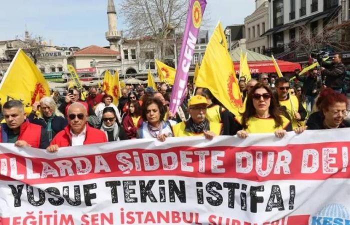 تركيا:
      هجمات
      المدارس
      غير
      المسبوقة
      تفجر
      الحزن
      والغضب
      والاحتجاجات