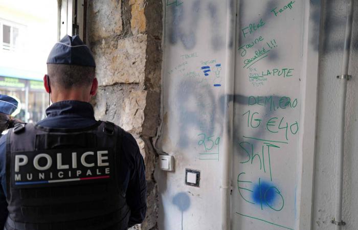 السلطة
      الفلسطينية
      تسلم
      فرنسا
      مشتبهاً
      به
      في
      اعتداء
      وقع
      عام
      1982
      في
      باريس