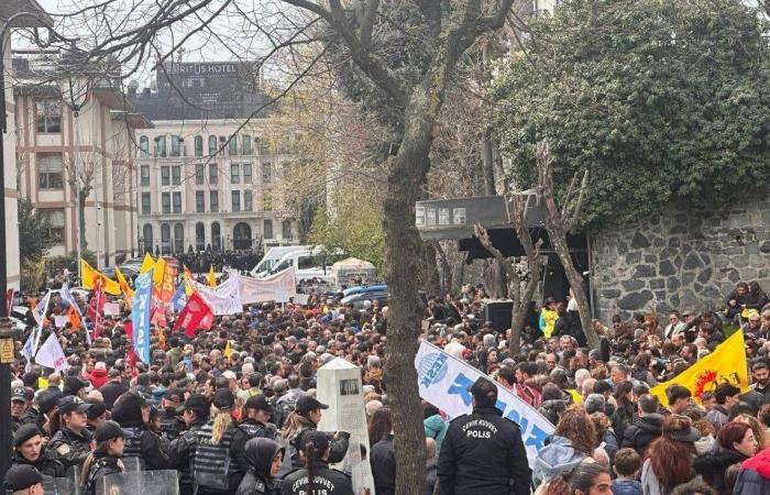 بيانات:
      ناقلة
      ترفع
      علم
      باكستان
      محملة
      بخام
      إماراتي
      تخرج
      من
      هرمز