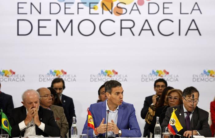 أوكرانيا:
      إطلاق
      نار
      في
      كييف
      ومقتل
      عدة
      أشخاص