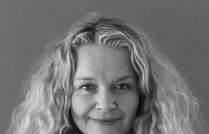 أنيت
      أوسترو
      لـ«الشرق
      الأوسط»:
      «البجعة
      الذهبية»
      رحلة
      إنسانية
      معقدة